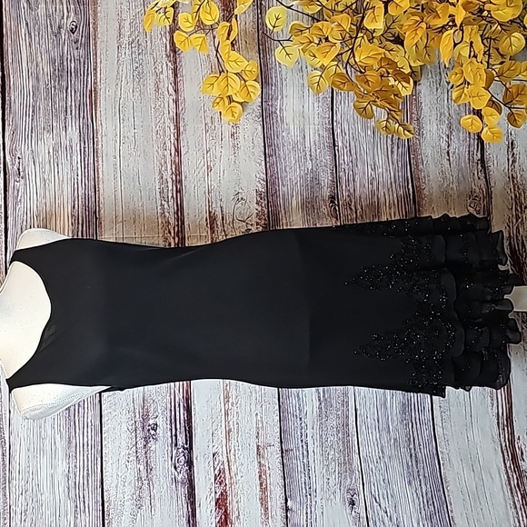 JONES NEW YORK SLEEVELESS BLACK LINED LAYERED BEADED COCKTAIL DRESS - Picture 2 of 13